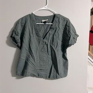 Medium woman’s green tee